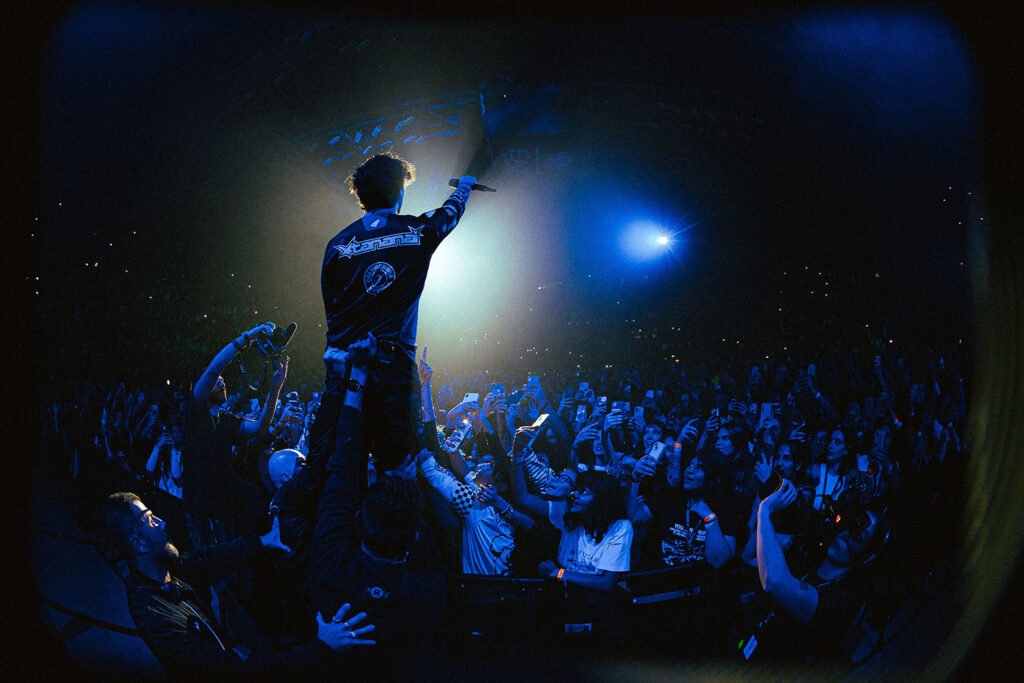 Calmocobra live, fa tappa al Palasele di Eboli il tour di Tananai