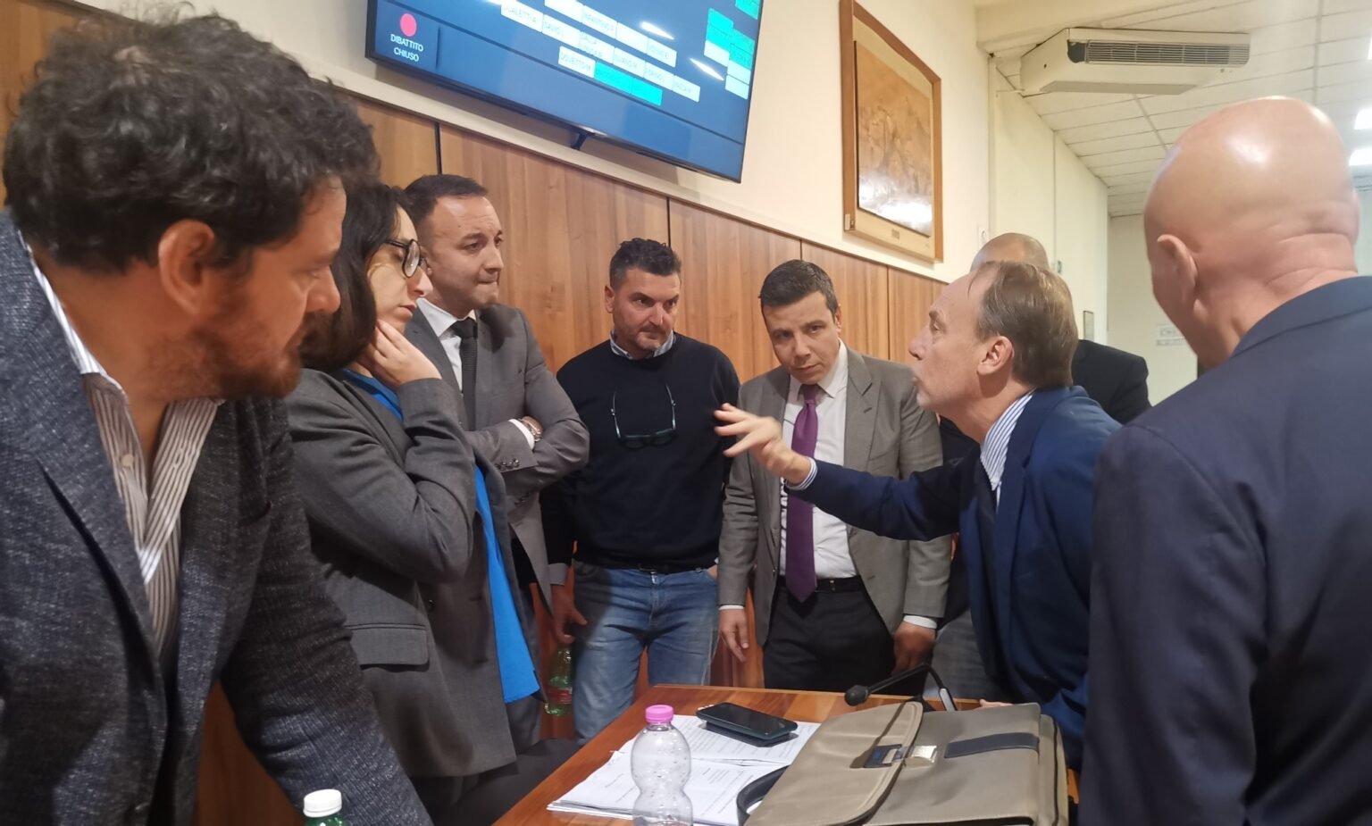 Irruzione di Gengaro tra i banchi della maggioranza per salvare la mozione sul Centro Autismo Antonio Gengaro: mediazione tra i banchi della maggioranza consiliare