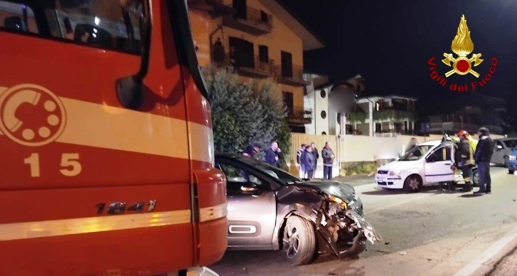 Incidente Monteforte Irpino intervento dei vigili del fuoco