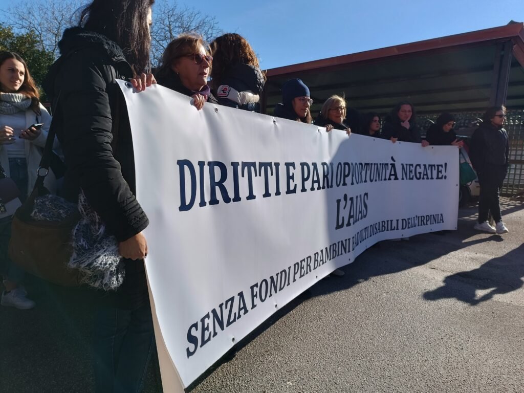 Aias protesta striscione