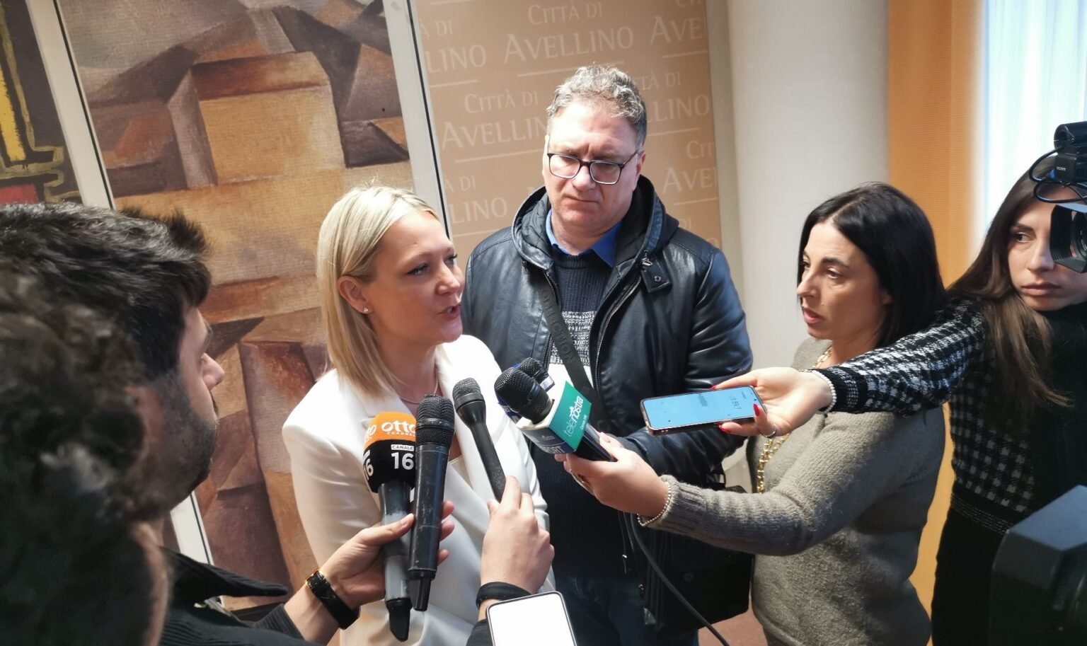 Nargi saluta gli assessori tecnici: “Bilancio positivo per la fase uno. Nella fase due ci sarà anche la delega alla Cultura”. Sarà un Festa-bis? “Accuse misogine” Laura Nargi con i giornalisti