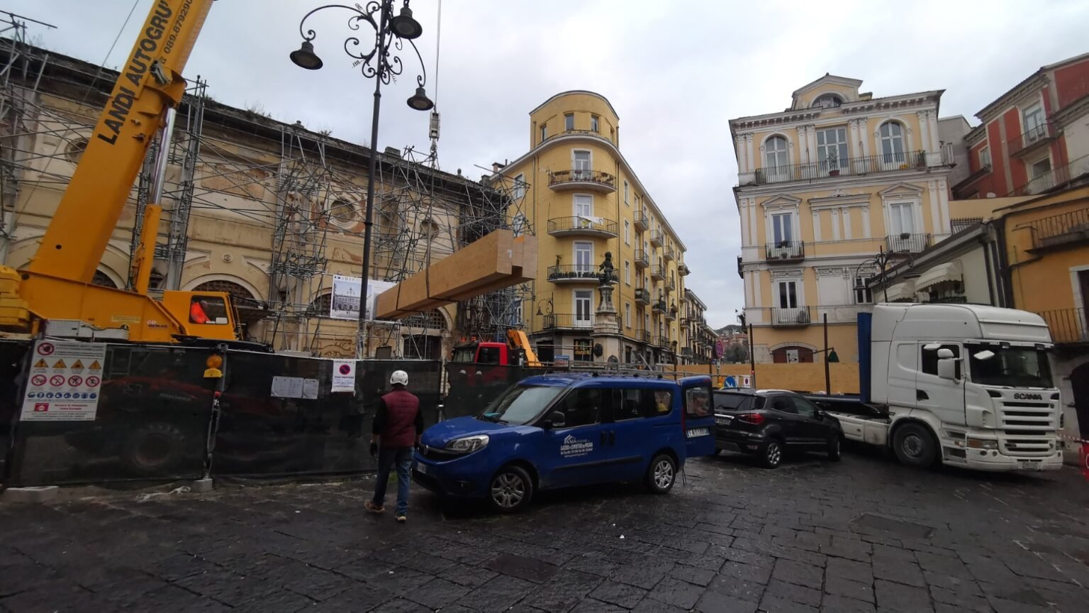 Dogana colonne lignee