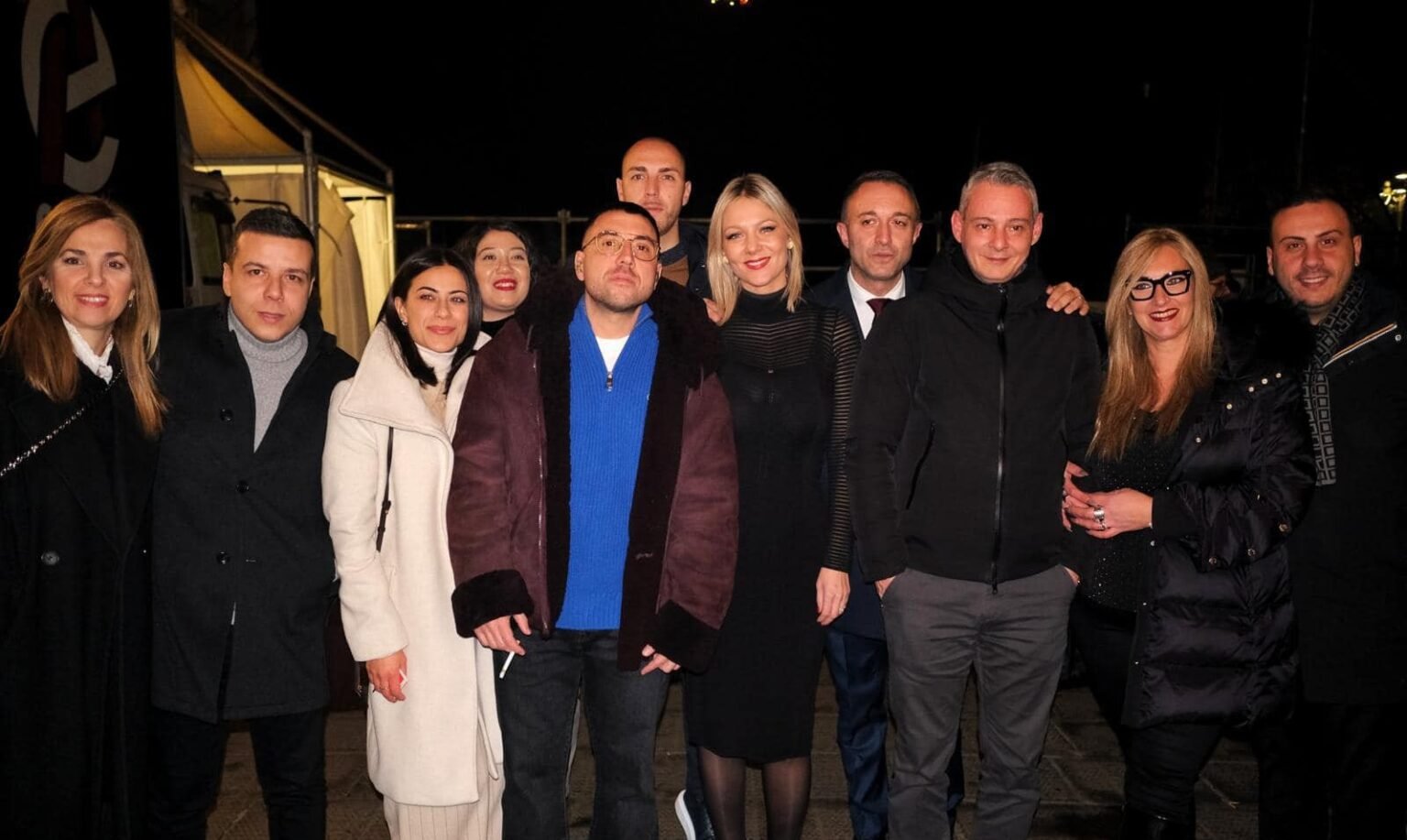 Laura Nargi e consiglieri sul palco di Coez, Capodanno Avellino