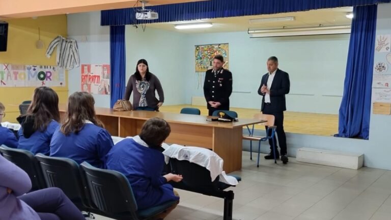 Carabinieri scuola Paternopoli