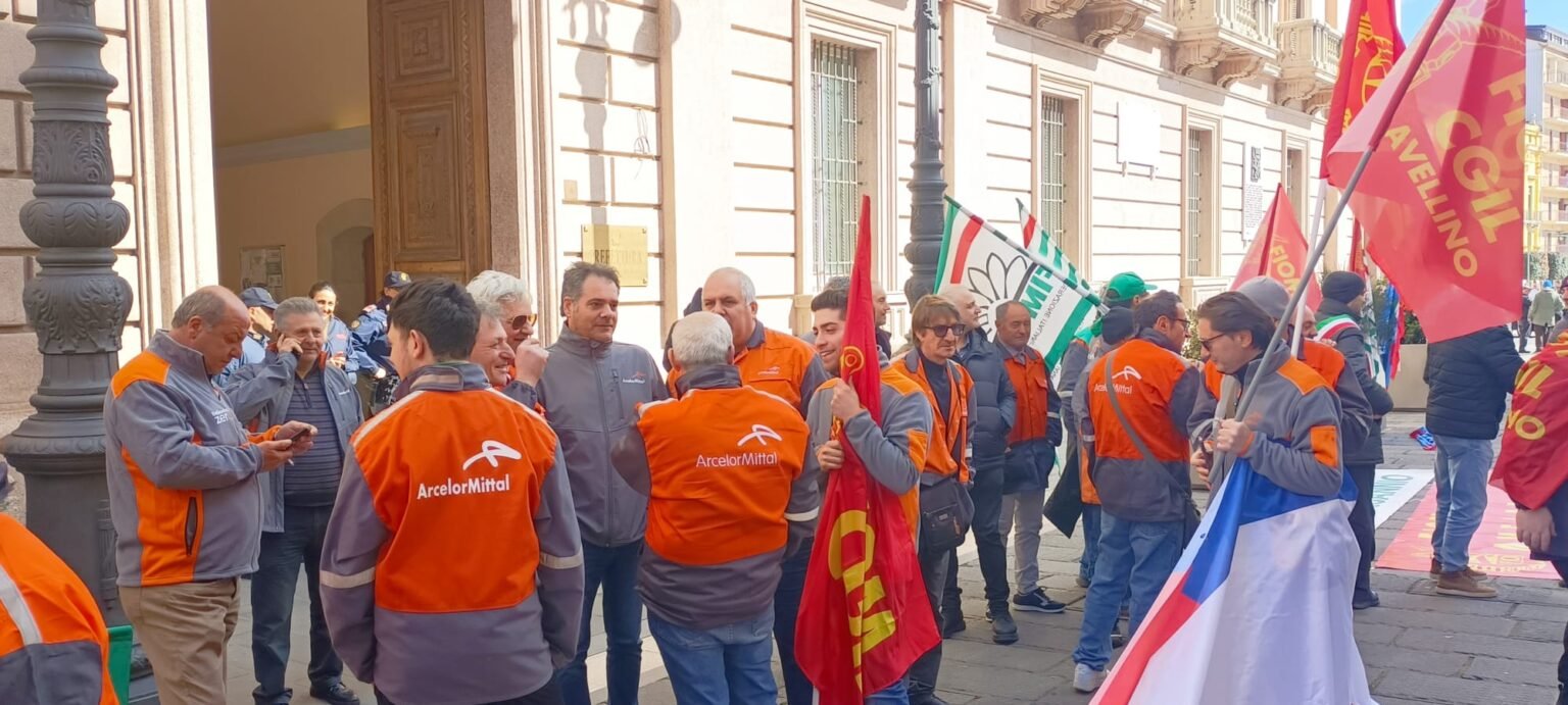 Il Prefetto pronto a convocare i vertici di ArcelorMittal. Il sindacato: “Ritirare i licenziamenti”