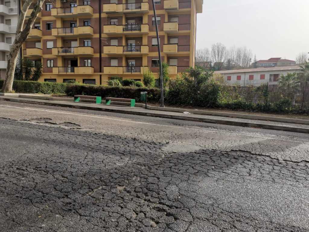 Strade colabrodo, via De Gasperi, Avellino