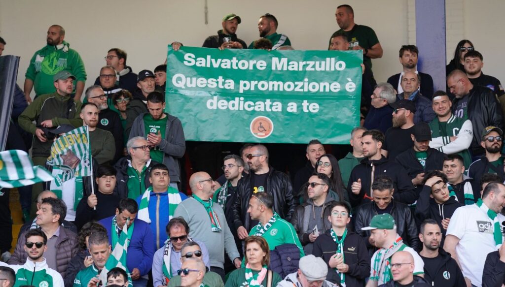 Salvatore Marzullo, striscione tifosi Mid