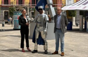 Laura Nargi con Capitan Acciaio