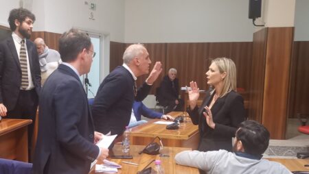 Nargi a confronto con l'opposizione consiliare