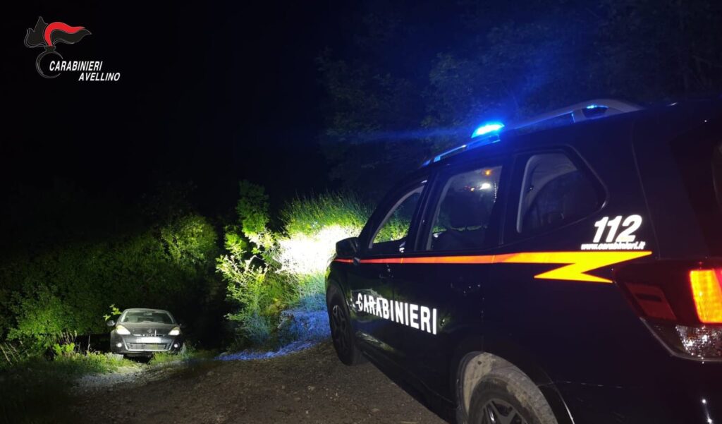 Carabinieri Greci auto sul burrone