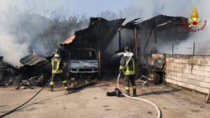 Forino incendio vigili del fuoco