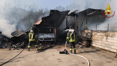Forino incendio vigili del fuoco