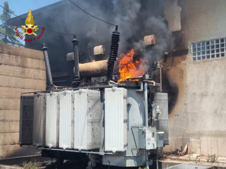 Incendio allo Scalo di Savignano Irpino vigili del fuoco