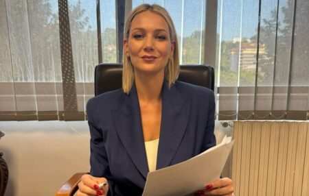 Laura Nargi al tavolo da sindaco di Avellino