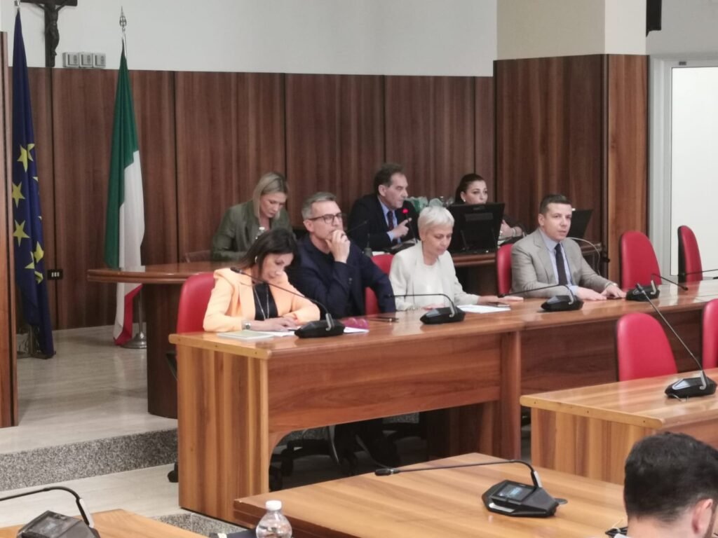 Nargi in Aula presenta i tre nuovi assessori: “Ma la verifica di maggioranza non è finita” Nargi e tre nuovi assessori