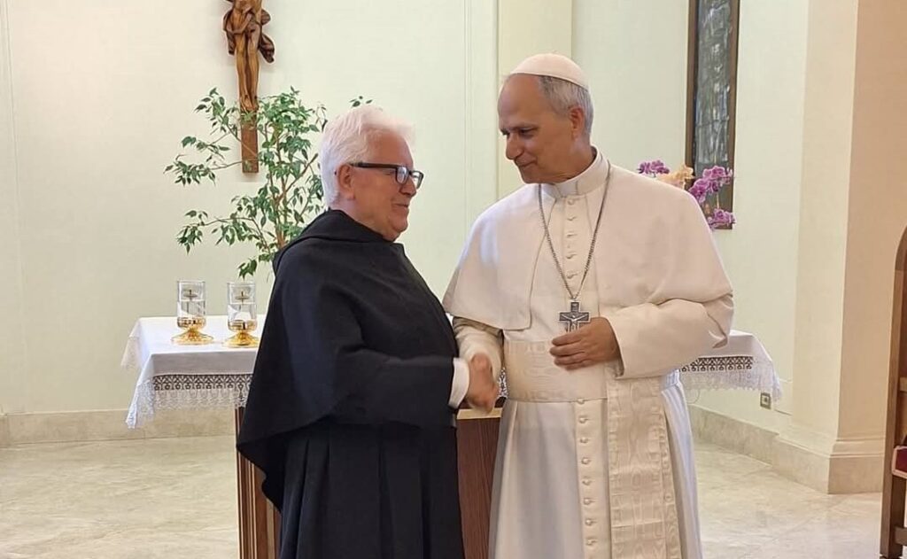 Padre Vittorino con Papa Leone XIV