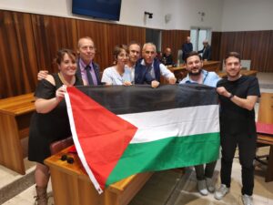 Bandiera Palestina Campolargo in consiglio comunale Avellino