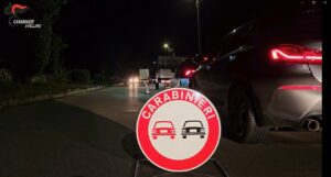 Carabinieri posto di blocco alt