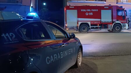 Incendio a Greci carabinieri e vigili del fuoco
