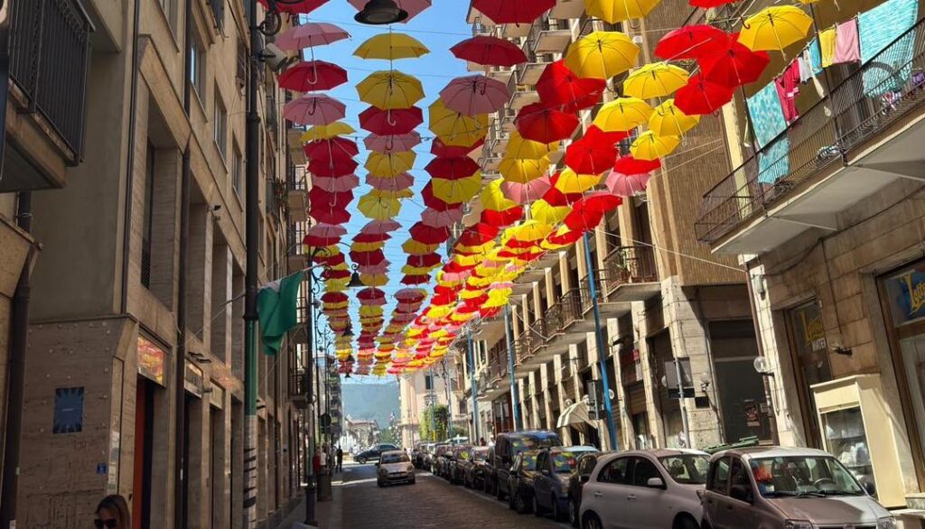 Ombrelli in via Nappi