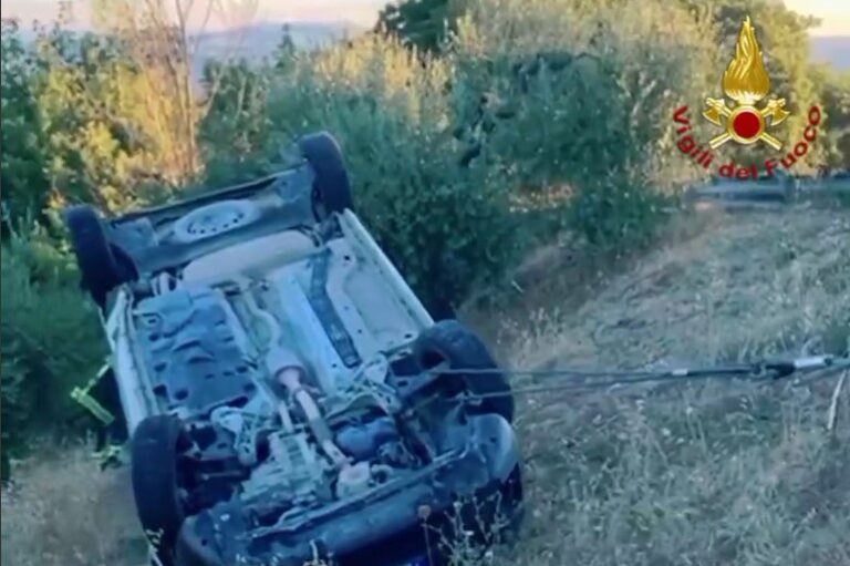 Frigento incidente mortale auto ribaltata