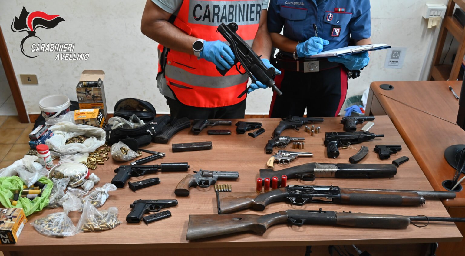 Arsenale nel casolare scoperto dai Carabinieri: informativa all’Antimafia