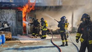 vigili del fuoco in azione