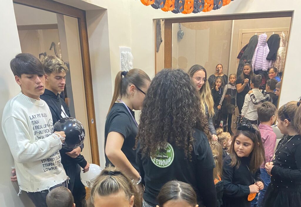 Borgo Ferrovia, festa di Halloween per i bambini del quartiere nella nuova sede dell’associazione Nui Rà Ferrovia Borgo Ferrovia, festa Halloween nella sede dell'associazione Nui Rà Ferrovia