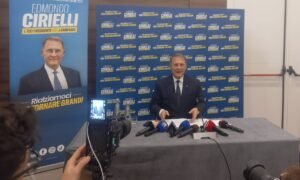 La “prima” di Cirielli: “Se il centrosinistra perde, Schlein dovrà dimettersi”