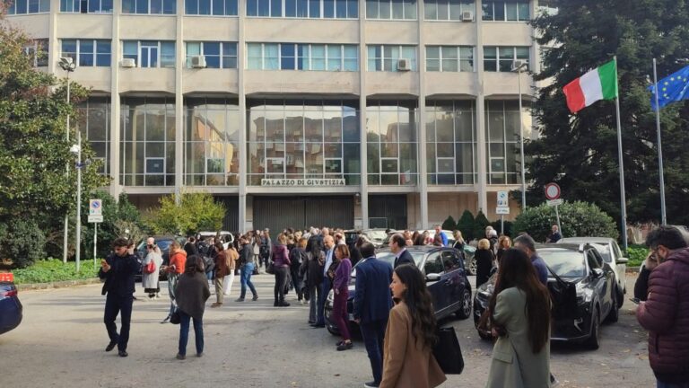 VIDEO/Terremoto, la Prefettura: nessun danno. Il comandante dei Vigili del fuoco: situazione sotto controllo. Piantedosi monitora