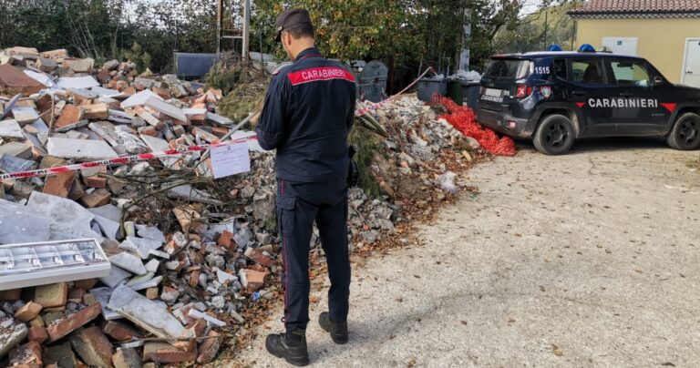 Cento metri cubi di rifiuti speciali abbandonati accanto al cimitero di Ariano: denunciato un imprenditore edile Rifiuti speciali ariano cimitero carabinieri