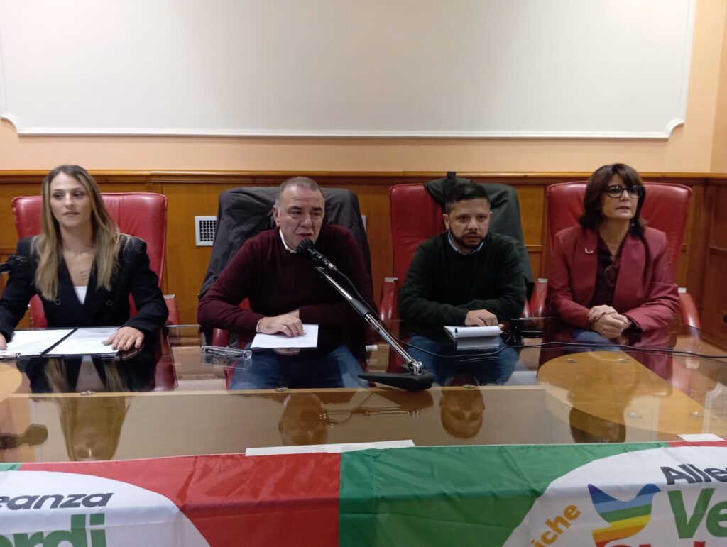 Avs presenta la lista, Montefusco: “Il trasformismo confluisce nel centrodestra”. Volpe contro il governo che condanna le aree interne. Per Tuccia si riparte dall’acqua
