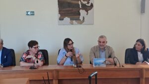 Il Comune di Solofra riconosce lo Stato di Palestina: “Un gesto politico e un invito al dialogo” Solofra consiglio comunale assessore Mariangela Vietri