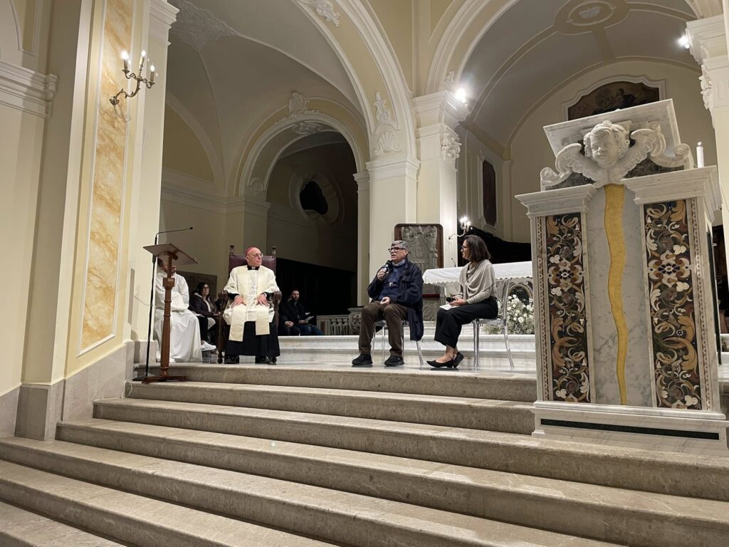 Don Patriciello ospite della veglia missionaria di Ariano: mantenere viva la speranza. A soffrire di più sono i giovani