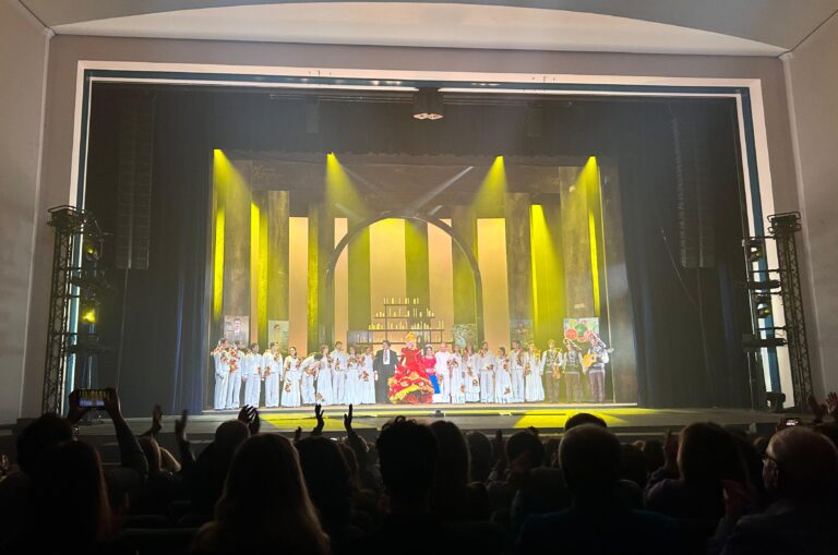 Frida celebra la vita attraverso il dolore: una catarsi mai vista al Gesualdo