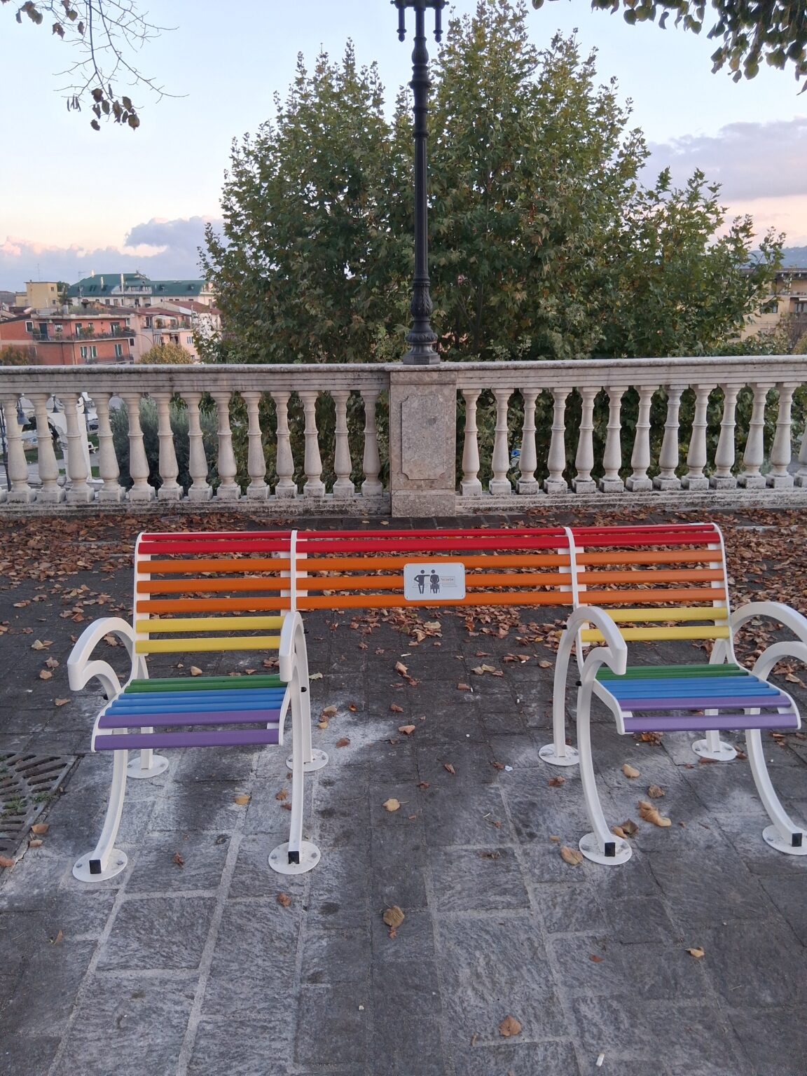 Una panchina per condividere i propri sogni e ricordare che la pace appartiene a tutti i popoli del mondo