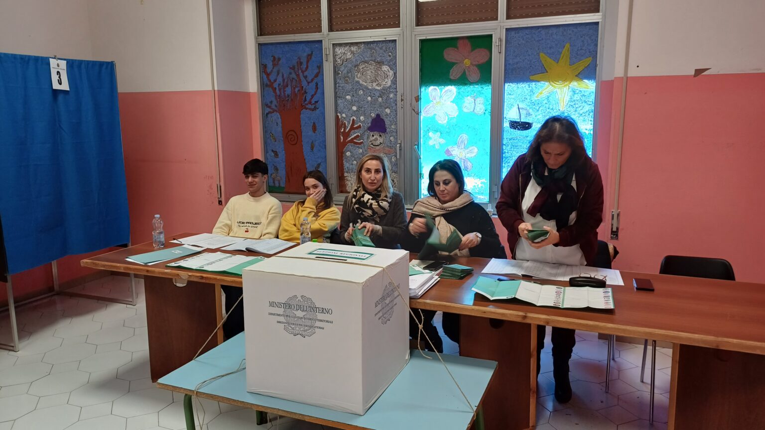 Regionali, crollo dell’affluenza: in Campania al 32, Irpinia al 29,9 e in città al 37. Resistono Avella, Aiello e Summonte