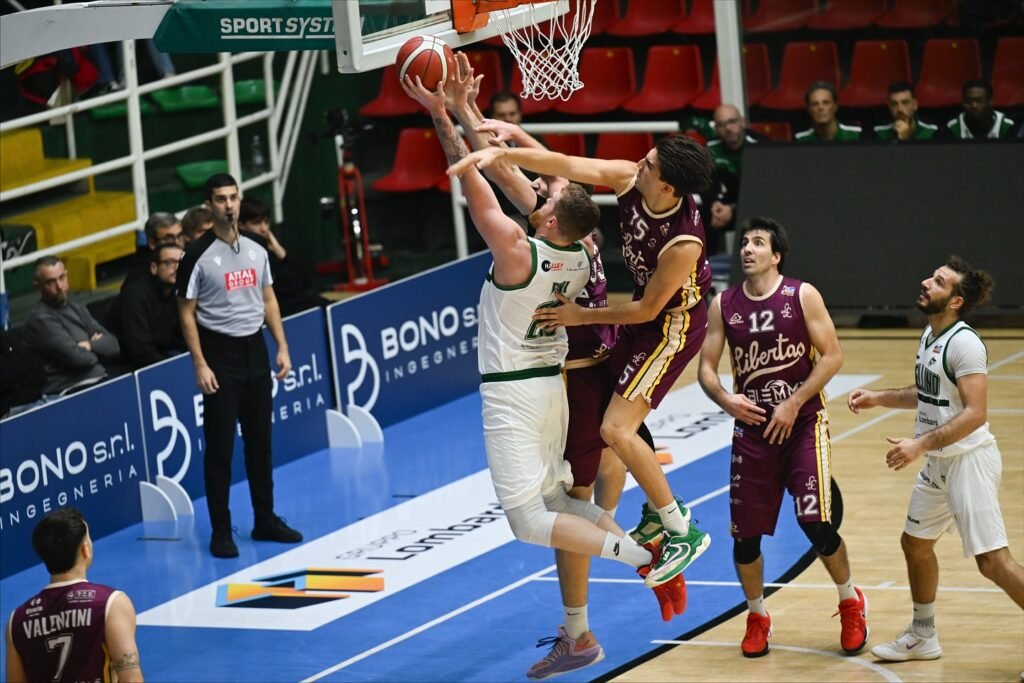 Avellino Basket azione a canestro