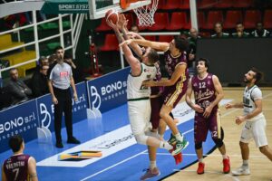 Avellino Basket azione a canestro