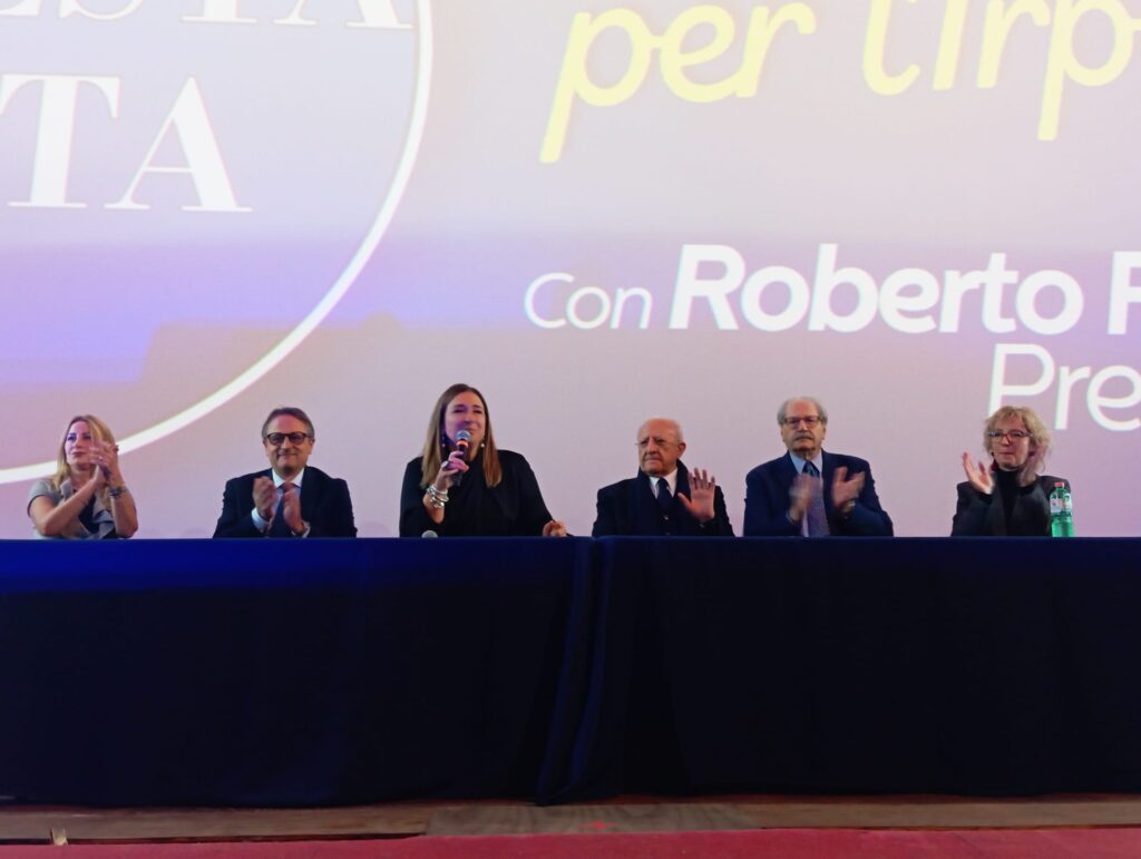 A testa Alta, De Luca al Partenio: “Sono alla disperazione, ridotti a mentire in maniera spudorata: atteggiamento da ventennio”