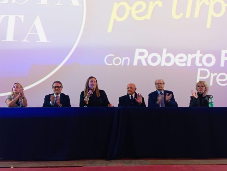 A testa Alta, De Luca al Partenio: “Sono alla disperazione, ridotti a mentire in maniera spudorata: atteggiamento da ventennio”