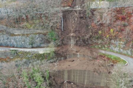 Frana a Montevergine, De Luca e Piantedosi chiamano l’Abate. Guariglia: “Preghiamo e speriamo in una pronta soluzione”