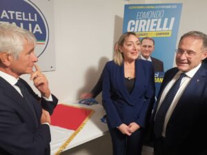 FdI Avellino, ‘Firma del Tricolore’: dopo Abodi e Cirielli arrivano Piantedosi e Donzelli FdI Avellino: Firma del Tricolore con Ines Fruncillo, ministro Andrea Abodi e viceministro Edmondo Cirielli