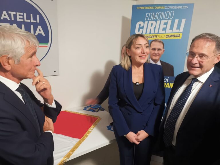 FdI Avellino: Firma del Tricolore con Ines Fruncillo, ministro Andrea Abodi e viceministro Edmondo Cirielli