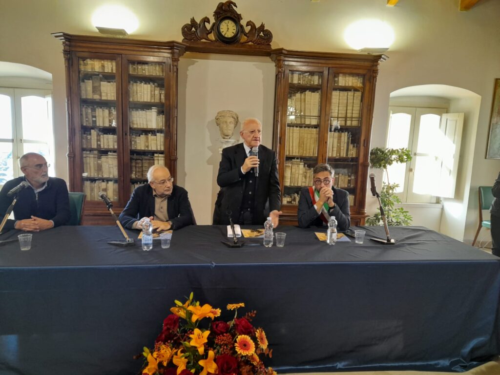 De Luca ad Ariano: fate attenzione quando voterete. Altrimenti ci aspettano due mesi di Carnevale per poi sprofondare