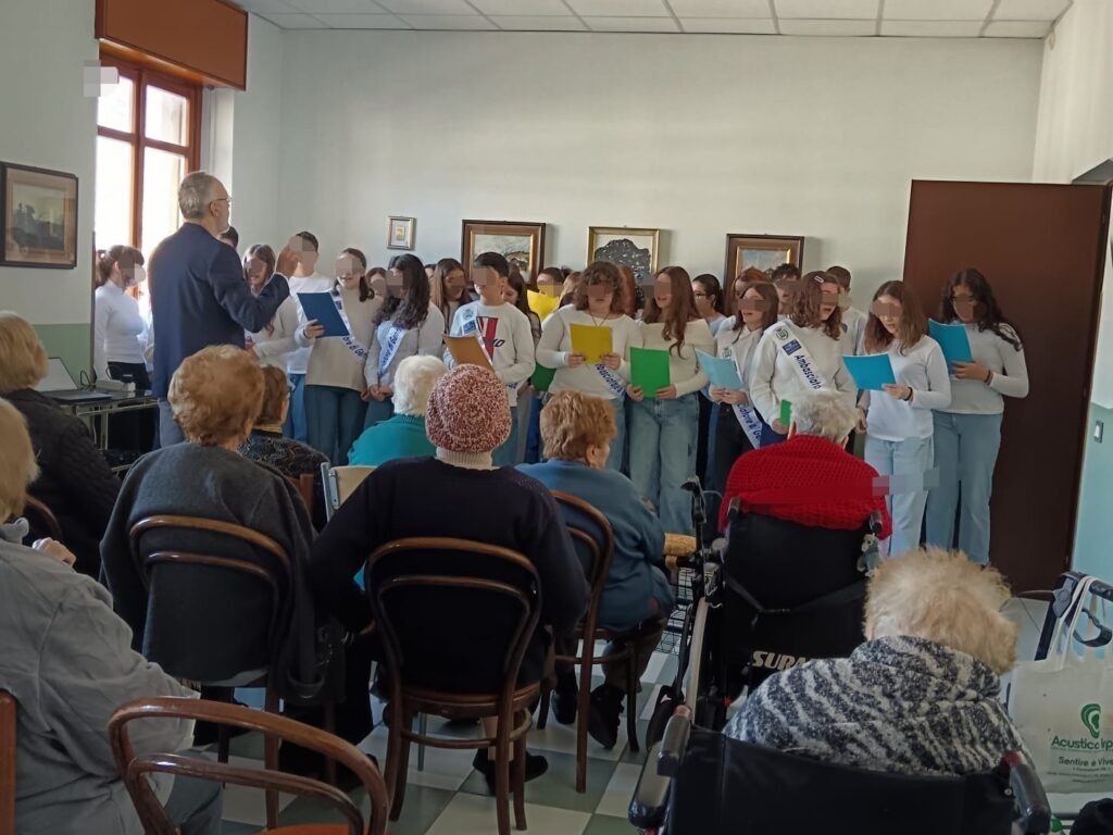 Giornata della gentilezza, il Coro della media Da Vinci ospite della Casa di riposo Rubilli