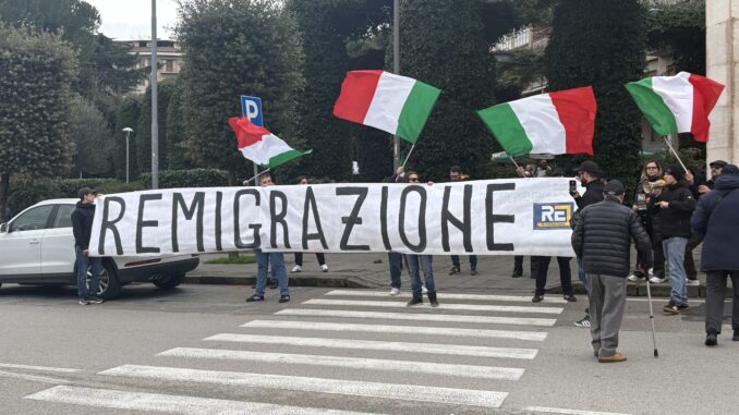 Avellino, manifestazione non preavvisata in Piazza Kennedy: tre persone denunciate dalla Polizia di Stato