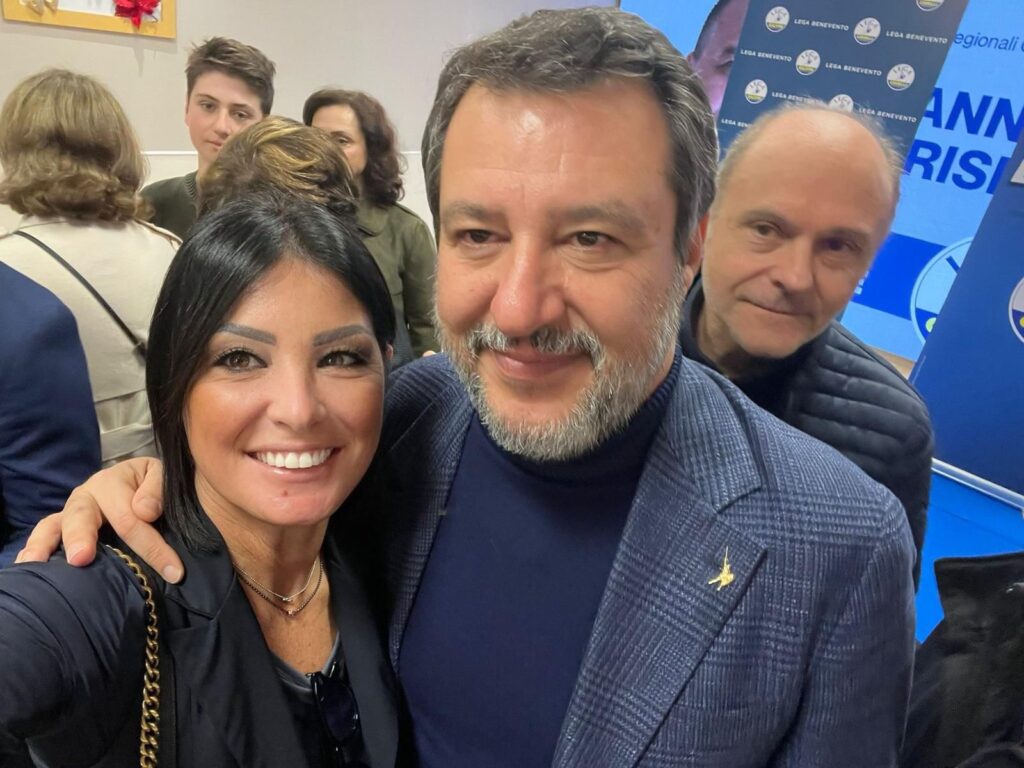 Lega, Iaverone e Picone: “Il cambiamento è la vera opportunità per Irpinia e Campania” Maria Elana Iaverone con Matteo Salvini, Lega