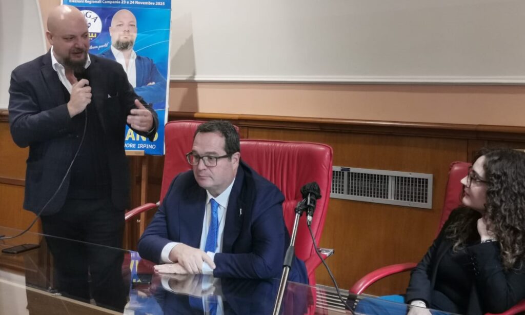 FOTO/Morano e Caporaso (Lega): “Sfruttiamo le nostre tradizioni irpine, svegliamoci dal torpore” Sabino Morano, Claudio Durigon e Linda Caporaso al circolo della sampa di Avellino