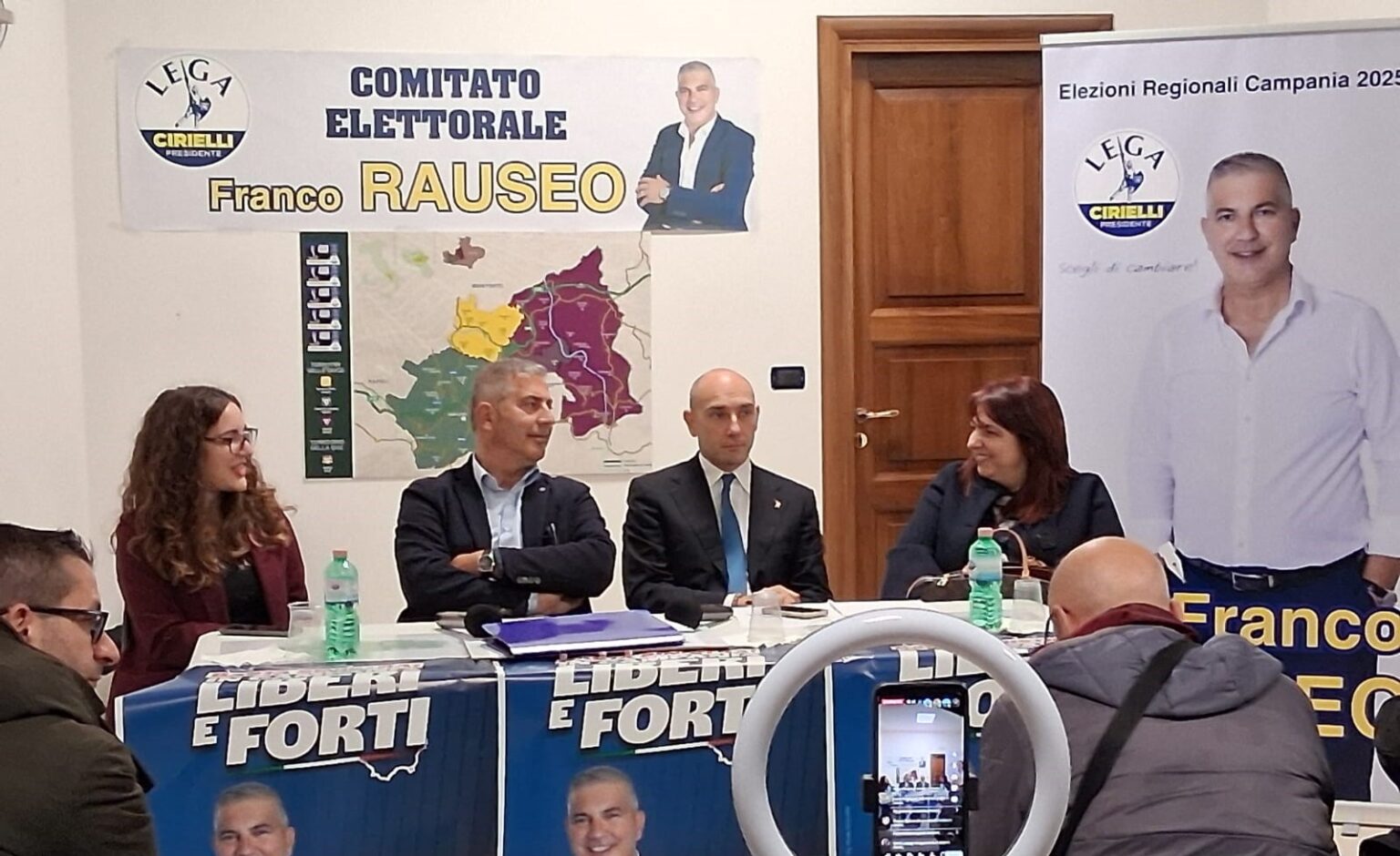 Il sottosegretario Morelli alla Omi di Lacedonia: “Crisi idrica colpa di malagestione” Il sottosegretario Alessandro Morelli a Grottaminarda con Linda Caporaso Franco Rauseo e Maria Sabina Galasso